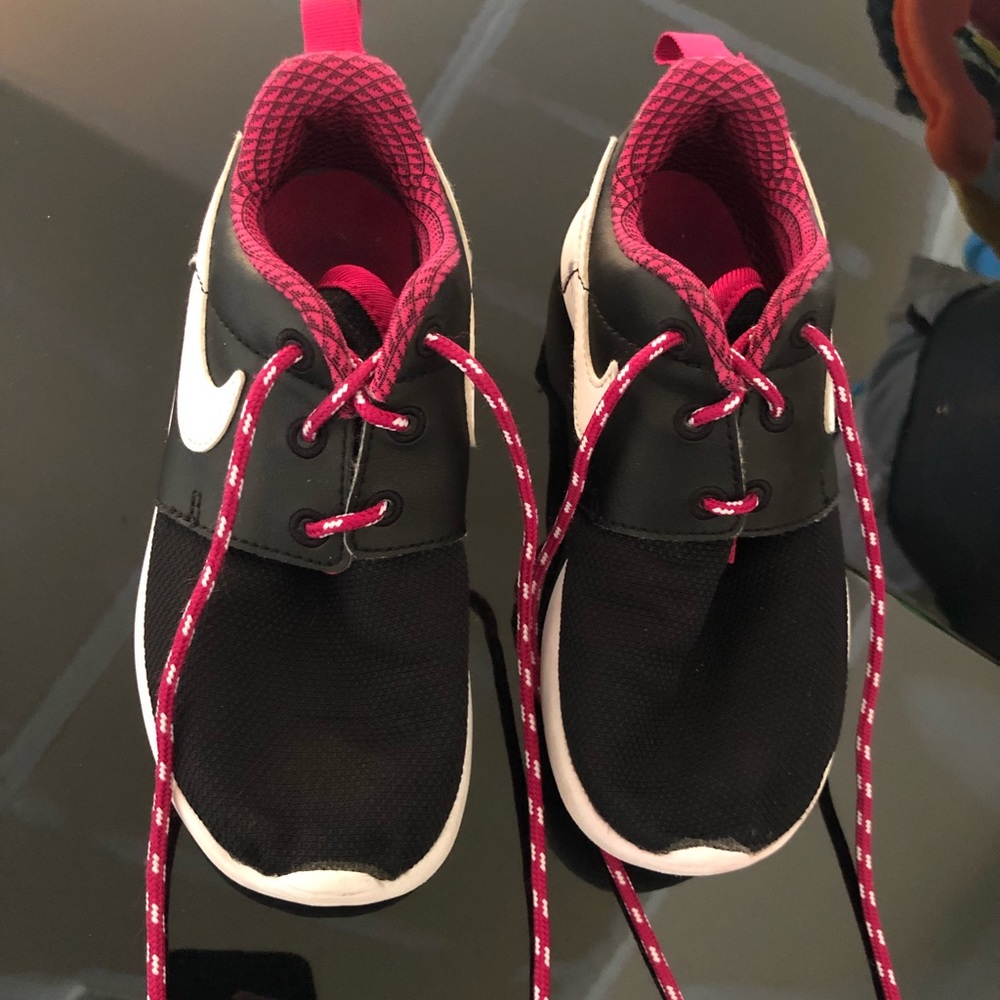Nike tennis shoes